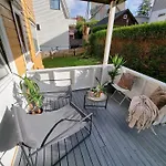 Spacious And Central Apartment With A Private Garden, Free Parking And Ev Recharging
