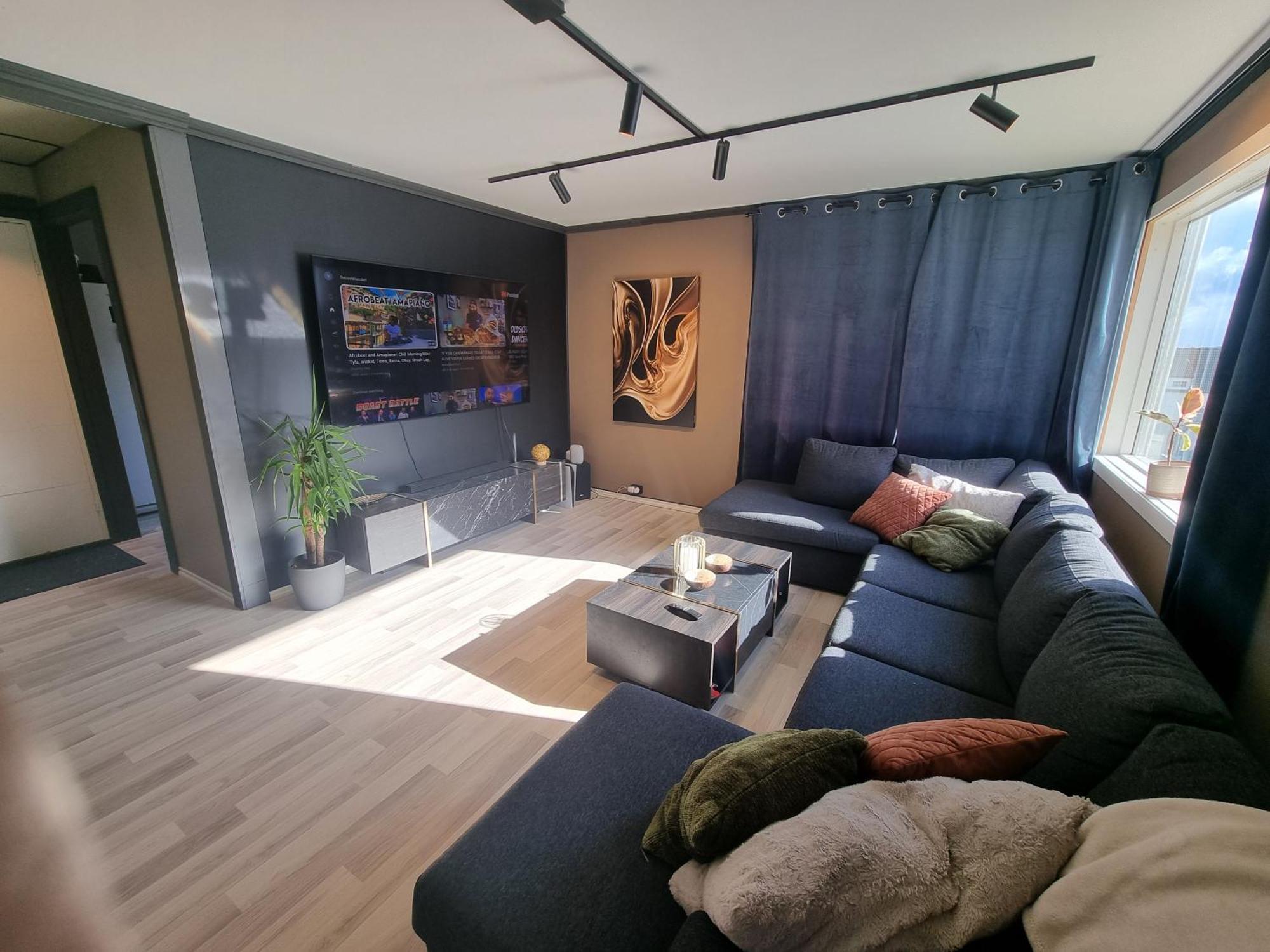 Spacious And With A Private Garden And Free Parking Leilighet
