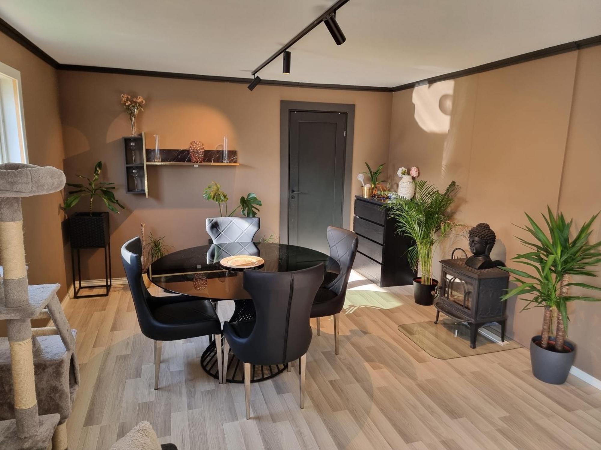 Leilighet Spacious And With A Private Garden, Free Parking And Ev Recharging Stavanger