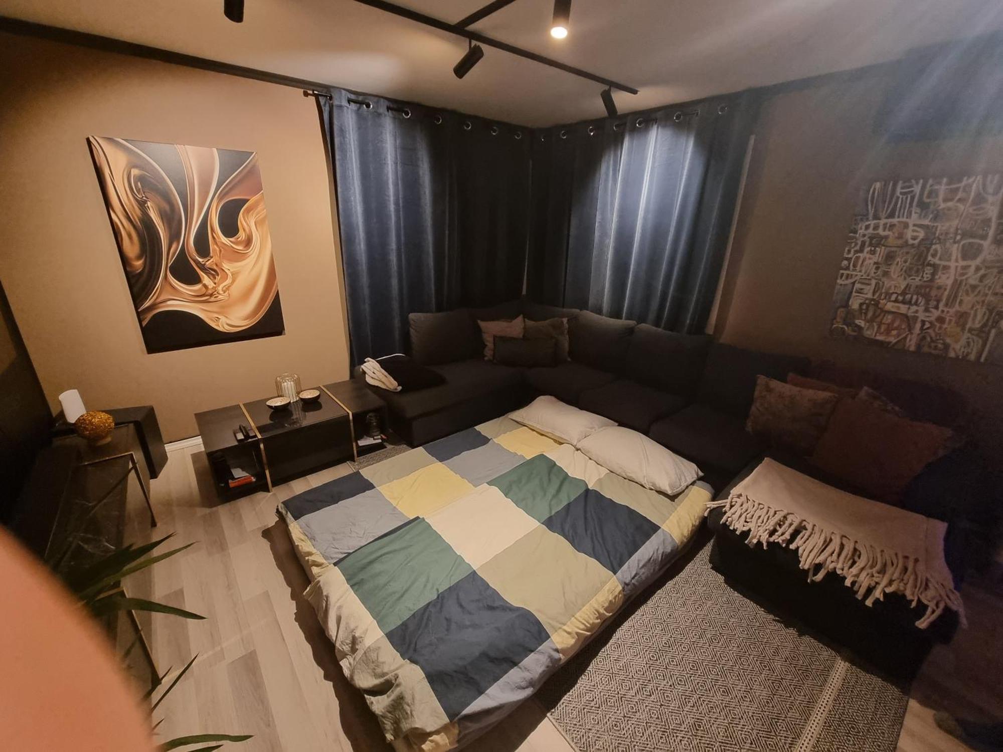 Spacious And With A Private Garden, Free Parking And Ev Recharging